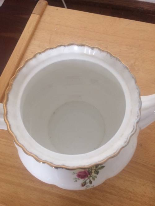 ROYAL ALBERT OLD COUNTRY ROSES LARGE 6-8 CUP TEAPOT